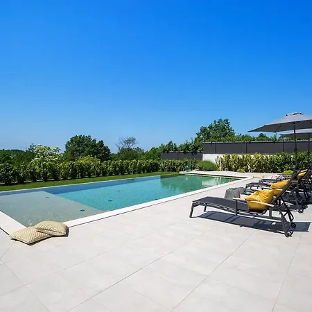 Villa Modern Damian With Jacuzzi Near Porec Rajki