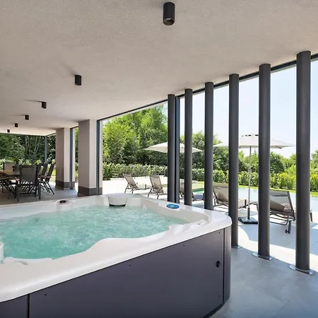 Modern Damian With Jacuzzi Near Porec *