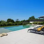 Villa Modern Damian With Jacuzzi Near Porec Rajki