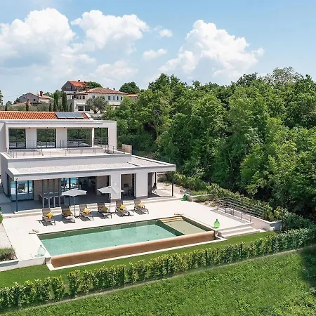 Modern Damian With Jacuzzi Near Porec