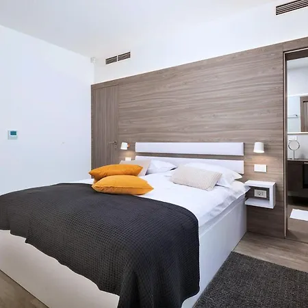 Villa Modern Damian With Jacuzzi Near Porec