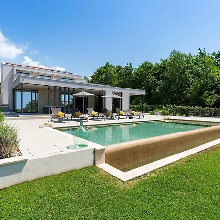 Modern Damian With Jacuzzi Near Porec Villa *