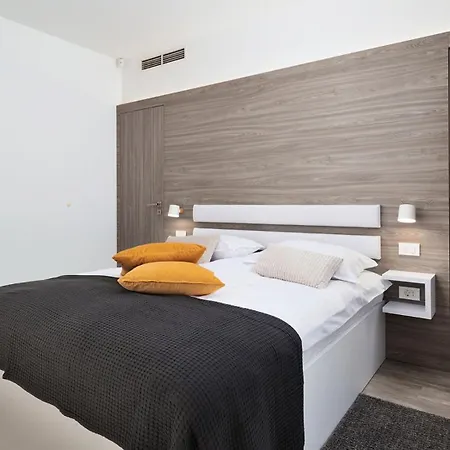 Villa Modern Damian With Jacuzzi Near Porec *